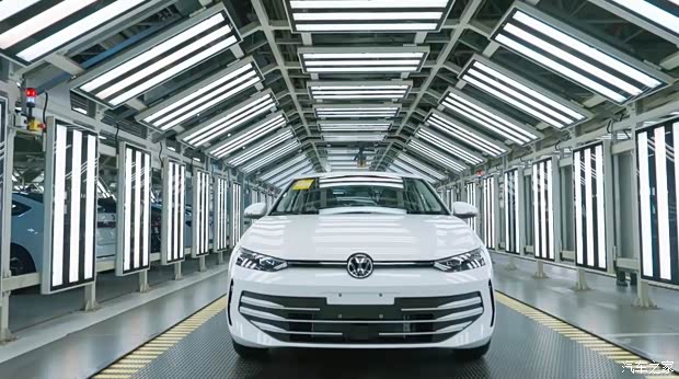 内外设计更新/搭1.5T发动机 大众朗逸Pro亮相并下线 11月17日上市